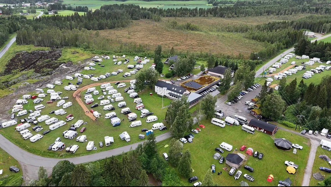 dronebilde av hotellområdet